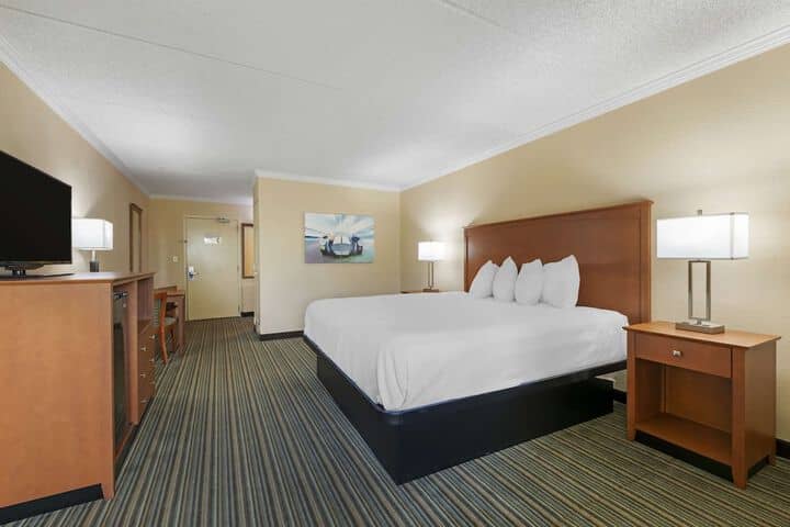 Room 11 of 23